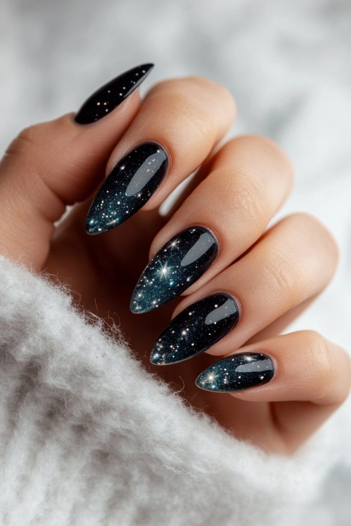 12 Starry night nails