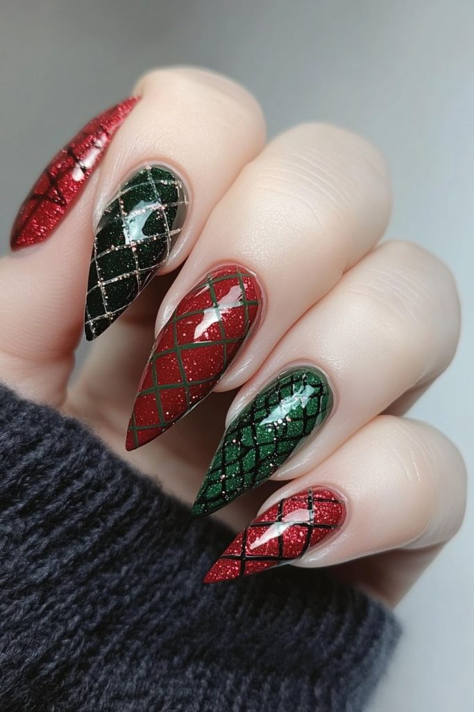 24 Red and green crosshatch pattern nails
