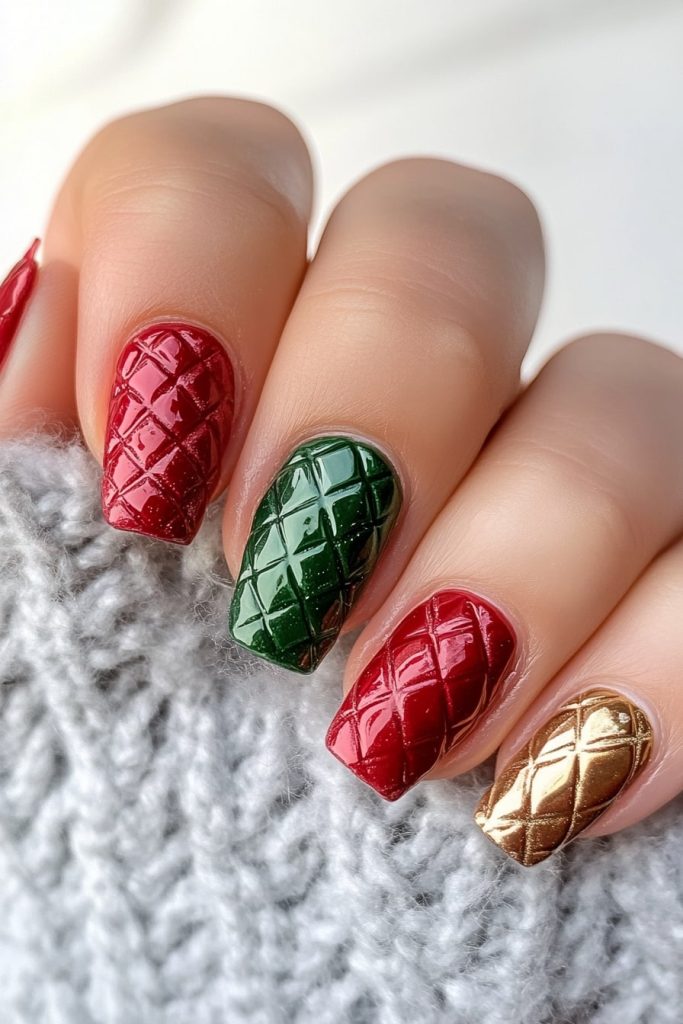 30 Red and green quilted nails
